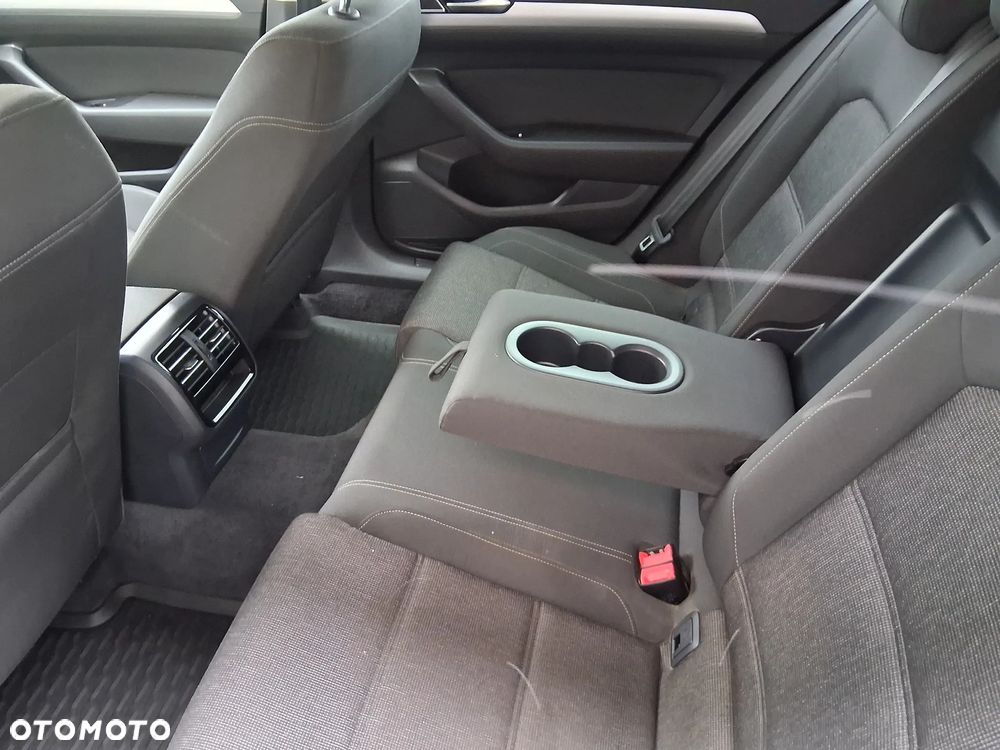 Volkswagen Passat 2.0 TDI (BlueMotion Technology) Trendline - 10