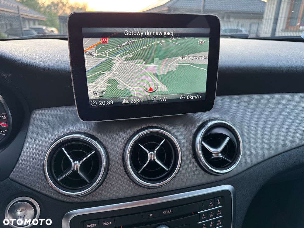 Mercedes-Benz CLA 200 AMG Line - 28