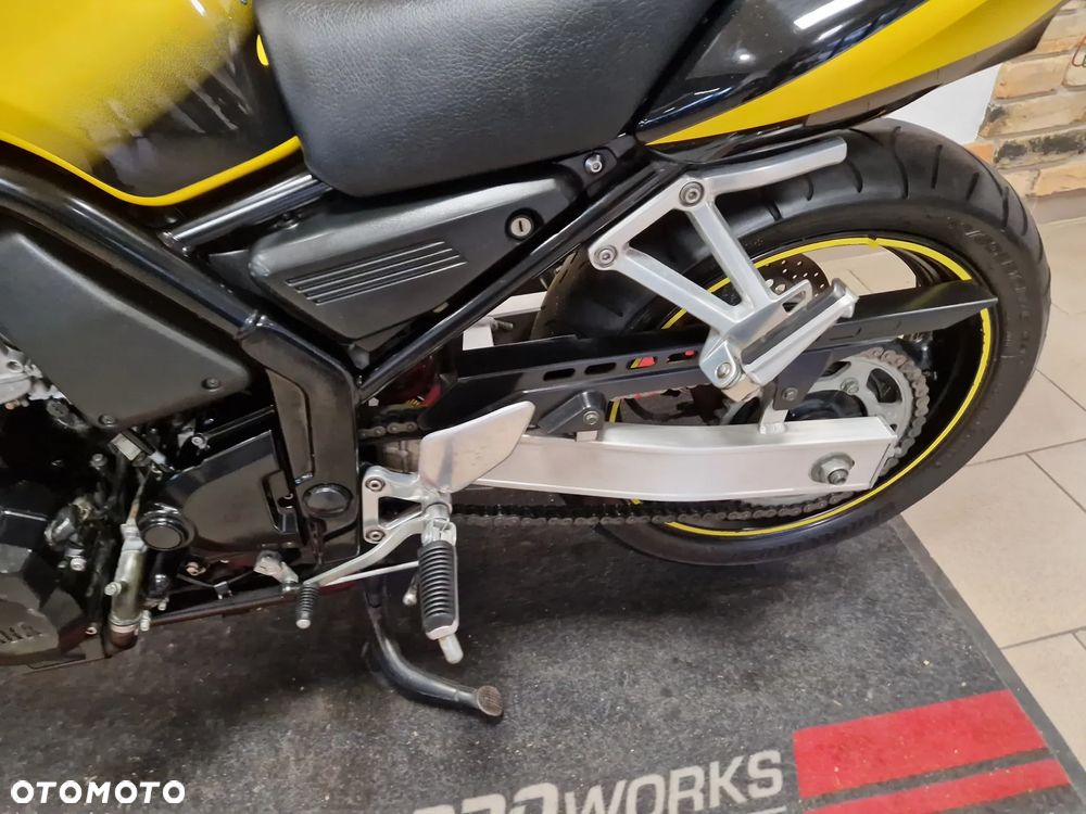 Yamaha FZS - 17