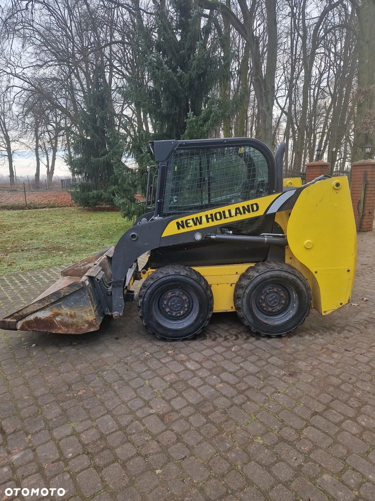New Holland L216 - 1