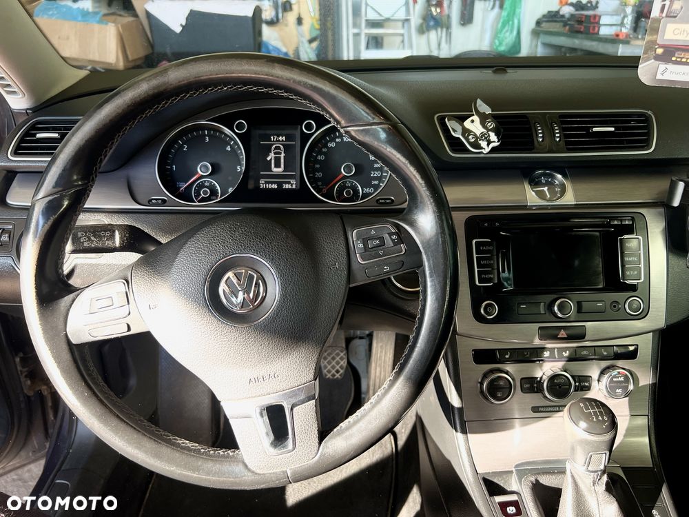 Volkswagen Passat - 5