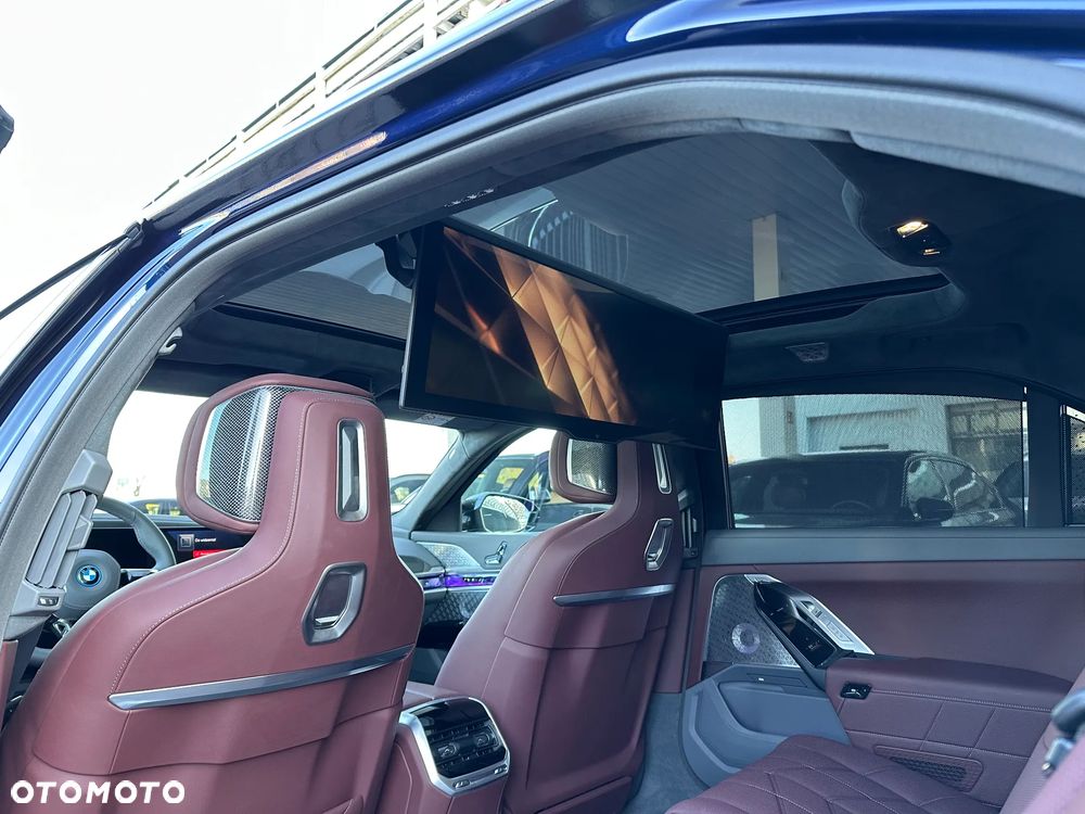 BMW i7 - 24