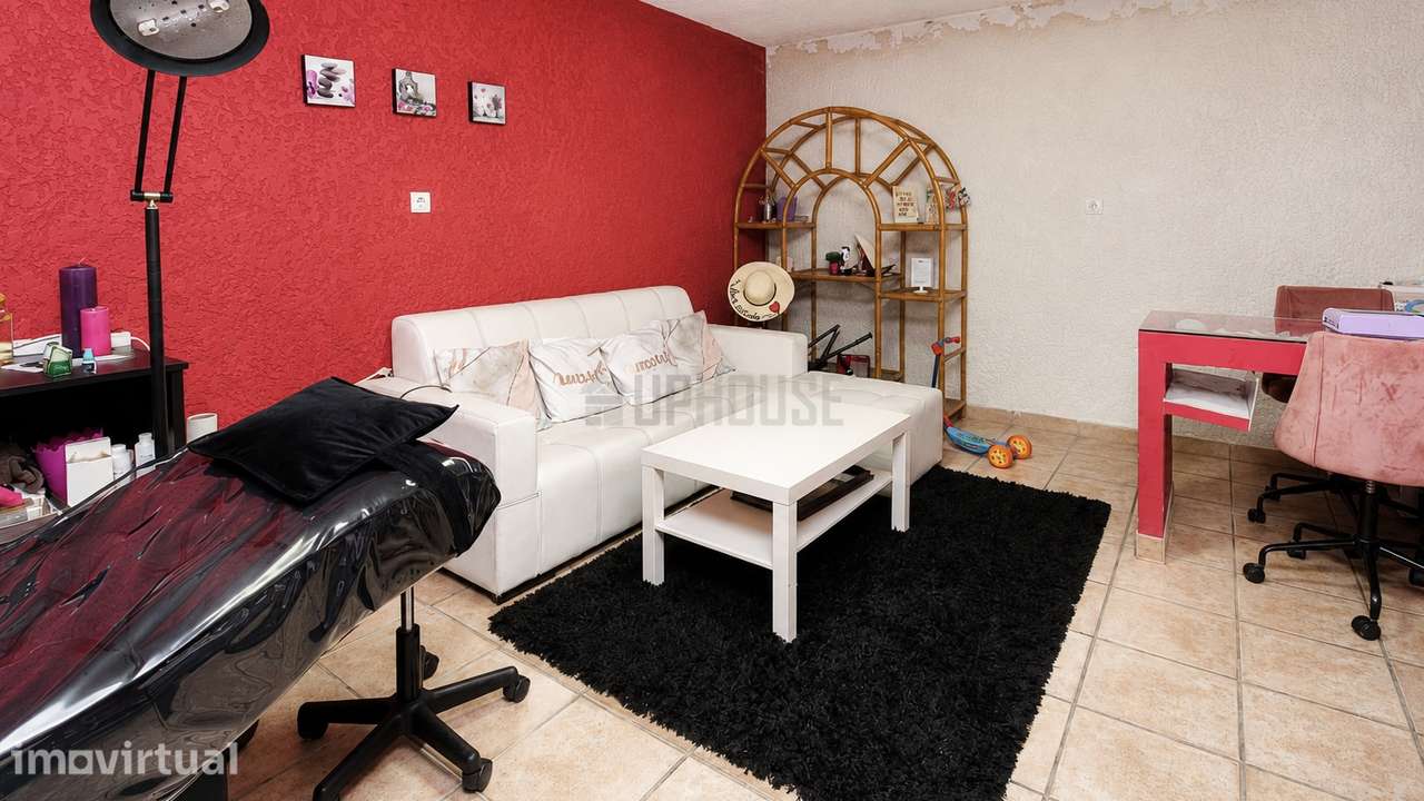 Moradia de Ponta com Jardim e Piscina - Grande imagem: 5/24