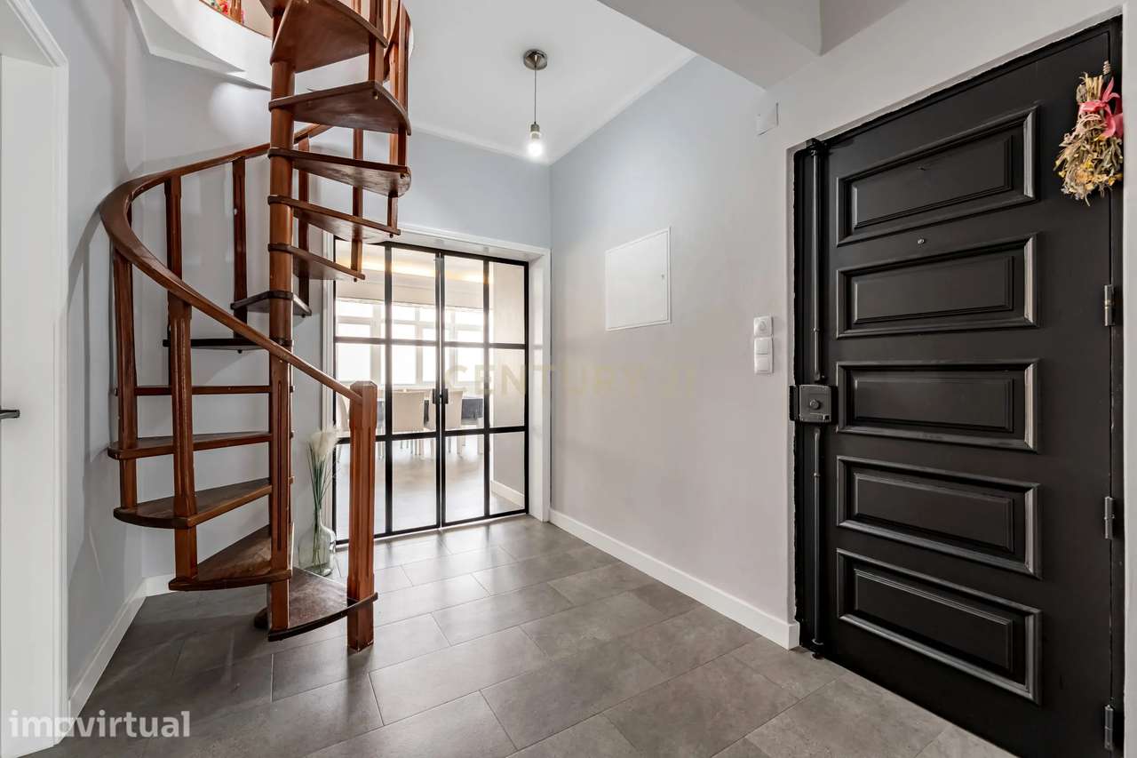 Apartamento T5 Renovado com Sótão em Paio Pires - Grande imagem: 2/38