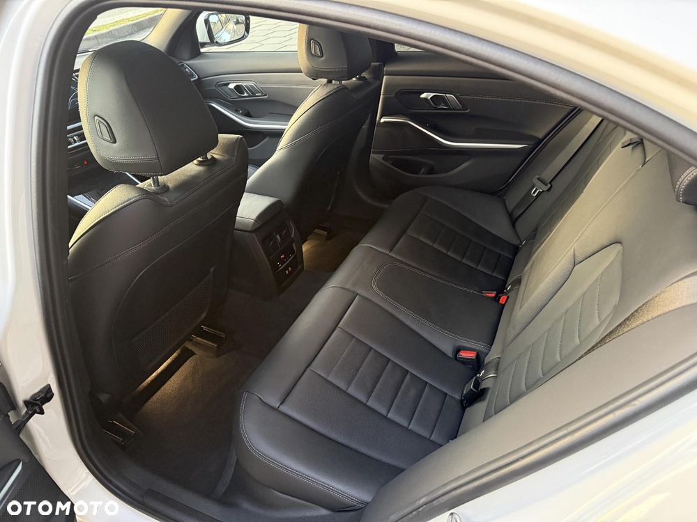 BMW Seria 3 320i Advantage sport - 9