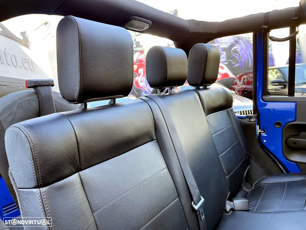 Jeep Wrangler 2.8 CRD ATX Sport - 32