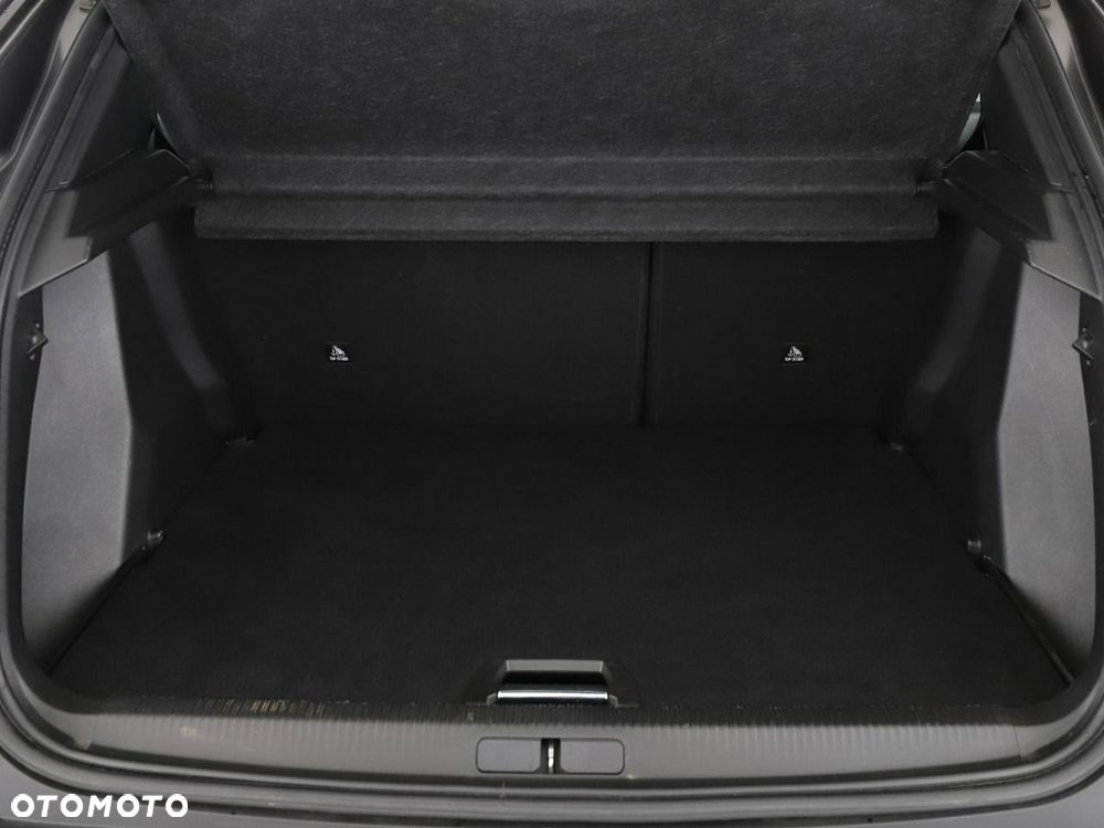 Peugeot 2008 PureTech 130 Allure S&S EAT8 - 21