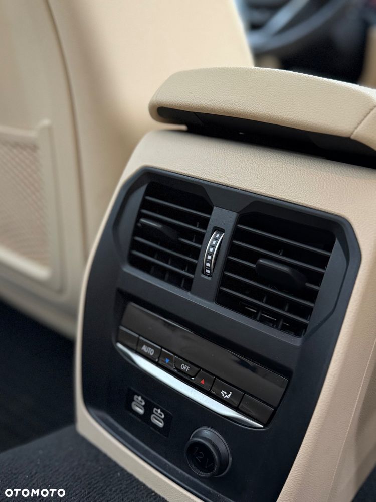 BMW Seria 3 330i xDrive Luxury Line - 23