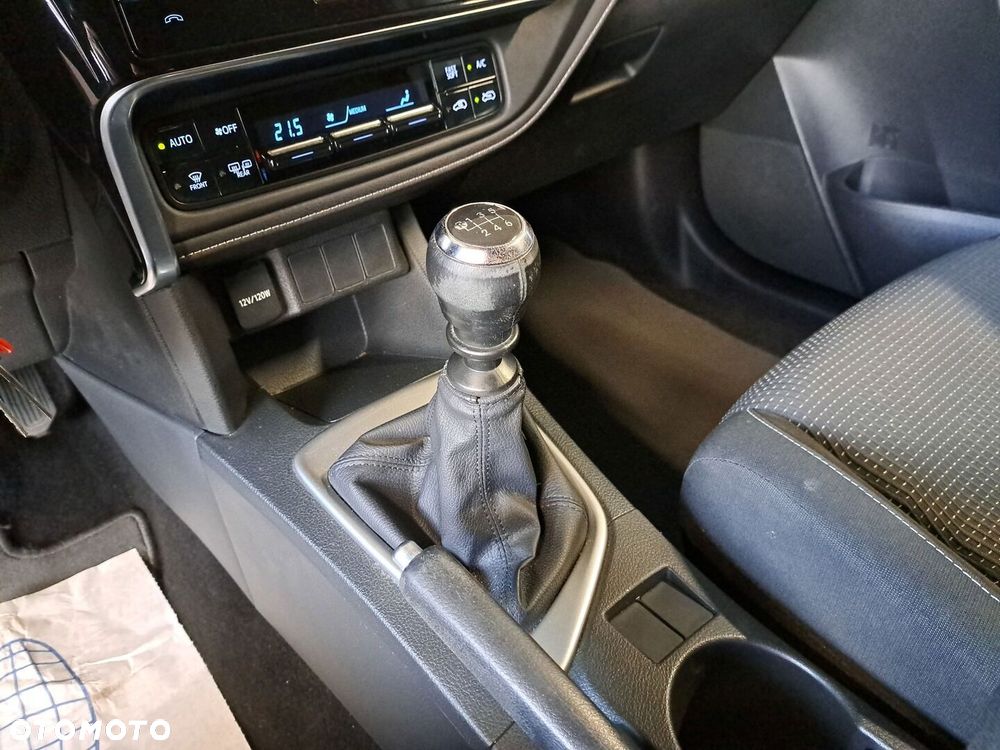 Toyota Auris 1.6 Premium - 23