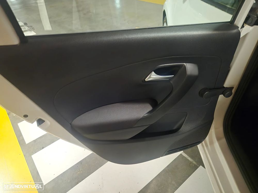 VW Polo 1.2 Confortline - 24