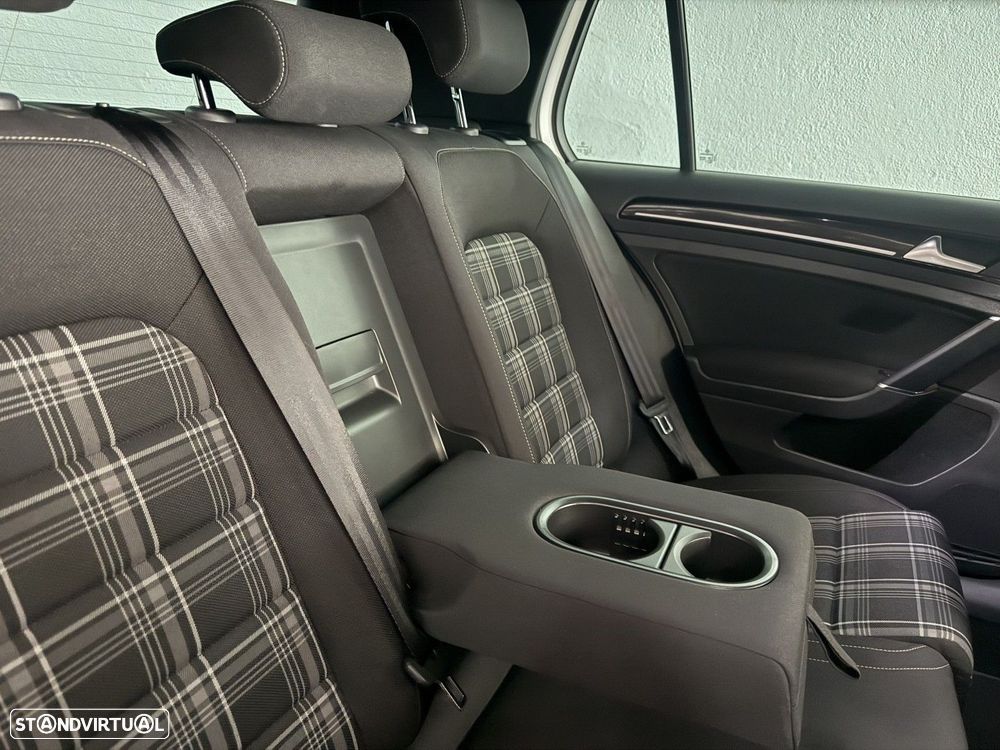 VW Golf 2.0 TDI GTD - 11