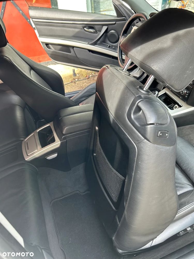 BMW Seria 3 330i Coupe - 12