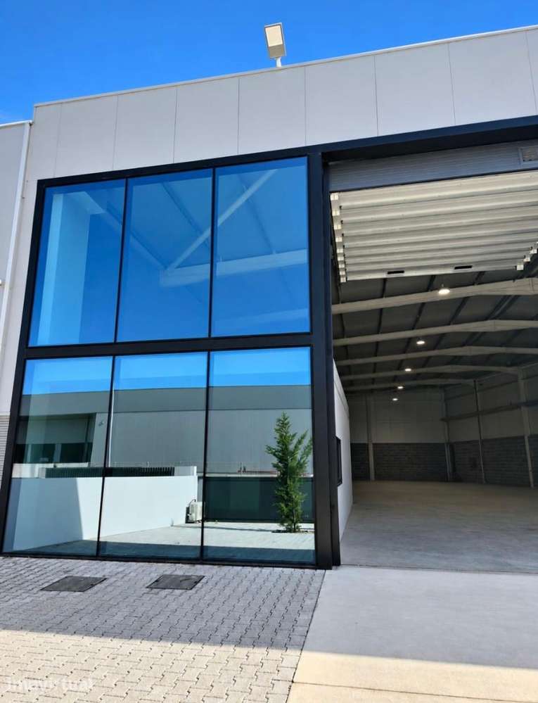 ARMAZÉM NOVO A ESTREAR - 647 M² INTERIORES + 915 M² EXTERIORES - Grande imagem: 4/12
