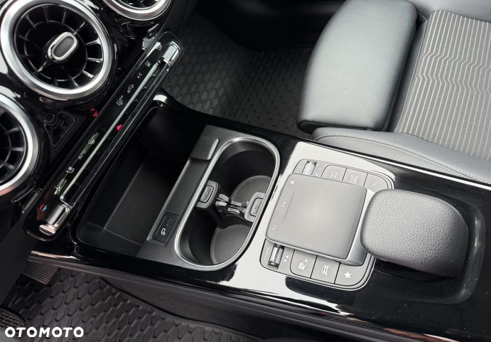 Mercedes-Benz CLA 250 e 8G-DCT Special Edition - 37