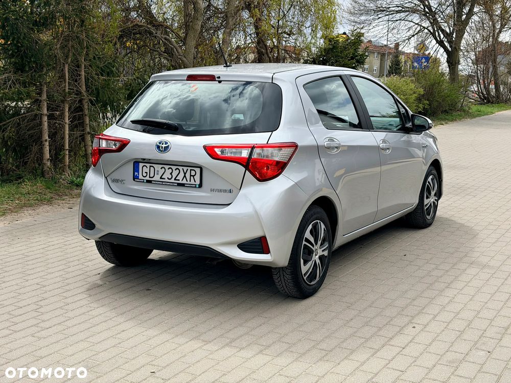 Toyota Yaris Hybrid 100 Sol - 5