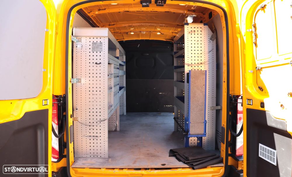 Ford Transit 2.0 EcoBlue L3H2 **IVA Dedutível - 28