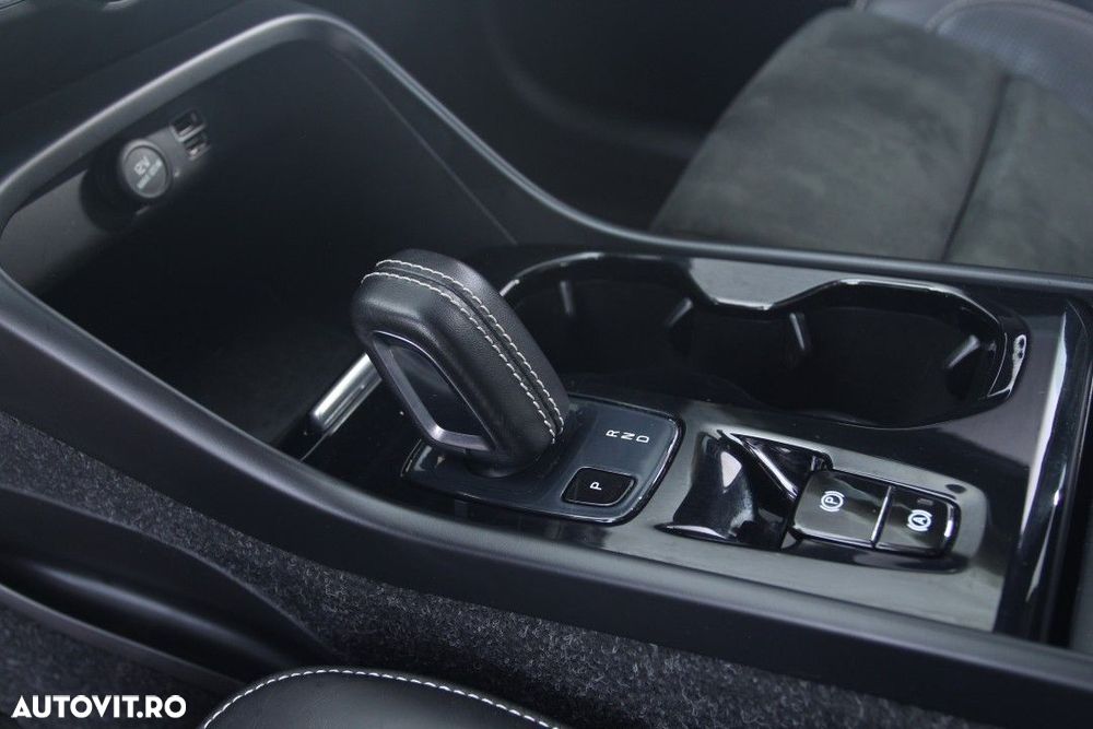 Volvo XC 40 T4 AWD R-Design - 18