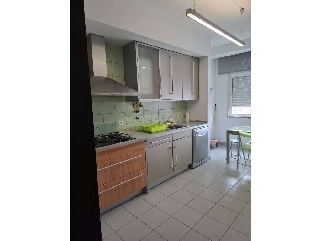 Apartamento T2 remodelado e mobilado com cozinha equipada. - Grande imagem: 3/7