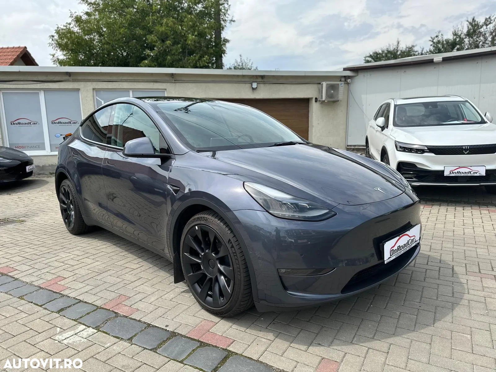Tesla Model Y Long Range AWD - 2