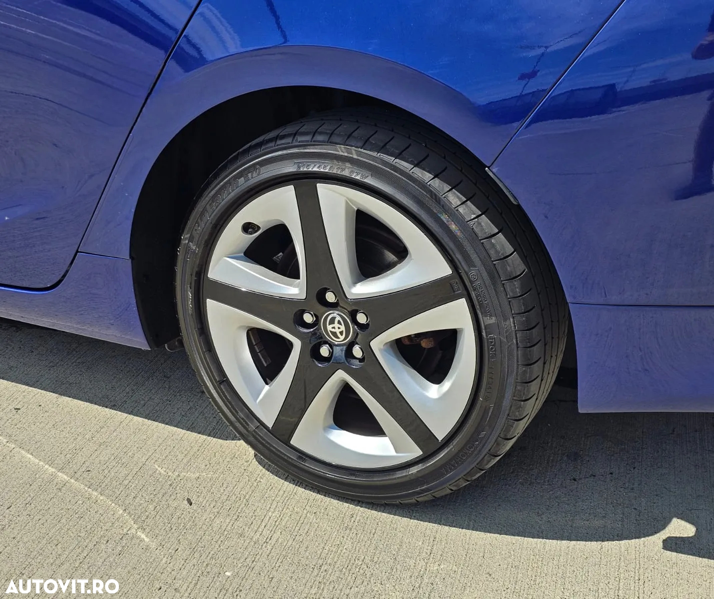 Toyota Prius (Hybrid) Comfort - 8