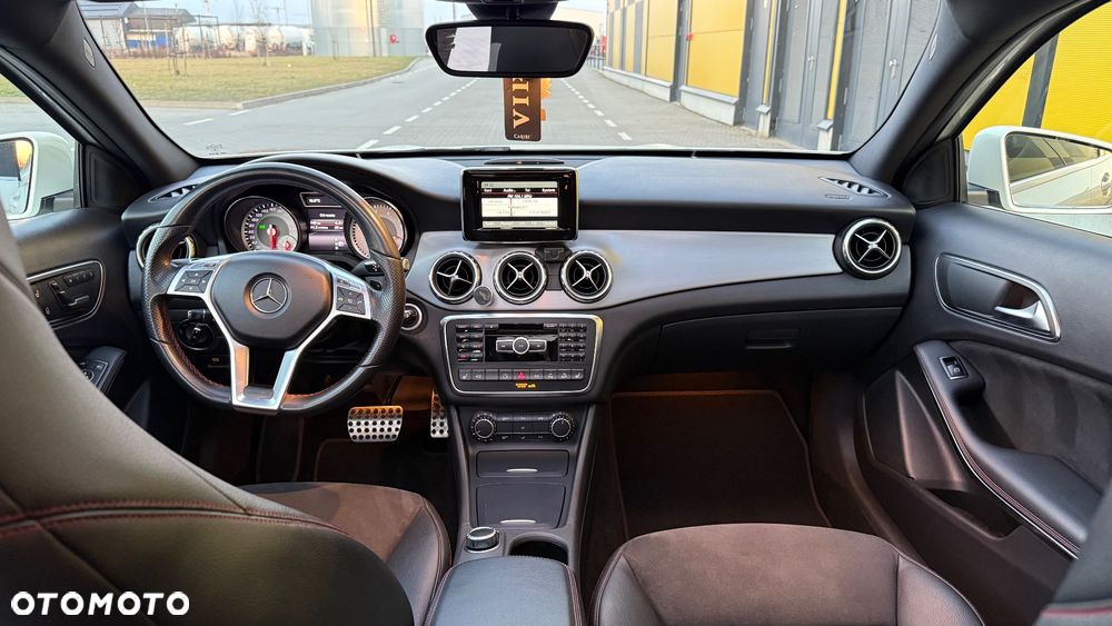 Mercedes-Benz GLA 250 4-Matic - 16