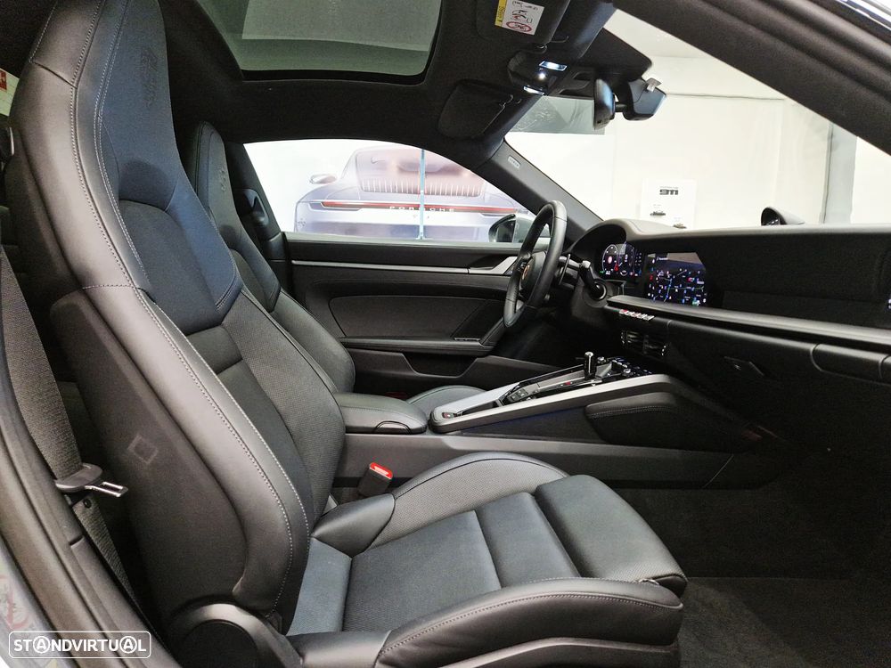 Porsche 911 (992) Carrera - 33