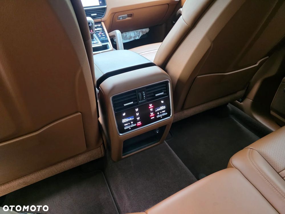 Porsche Cayenne E-Hybrid Platinum Edition - 28