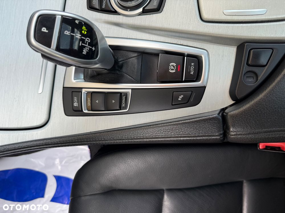 BMW Seria 5 530i Touring - 16