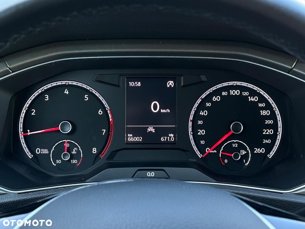 Volkswagen T-Roc 1.0 TSI Advance - 24