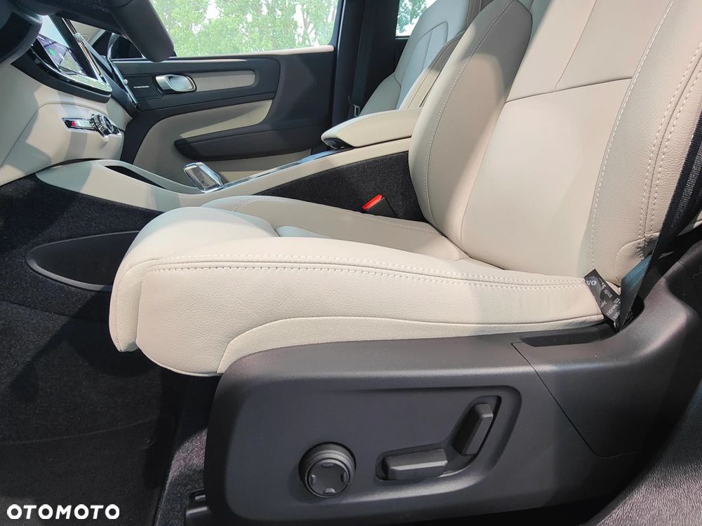 Volvo XC 40 B3 Plus Dark - 11