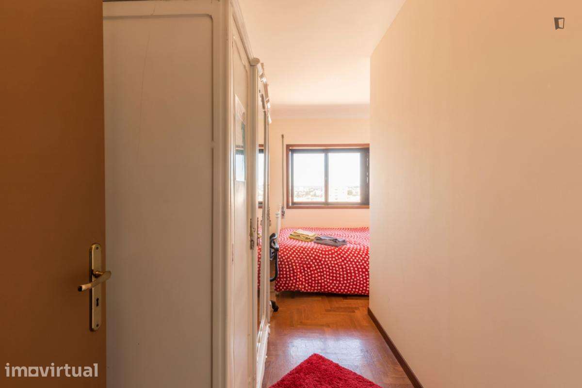 Quarto - localizado em Paranhos Porto - Grande imagem: 2/15