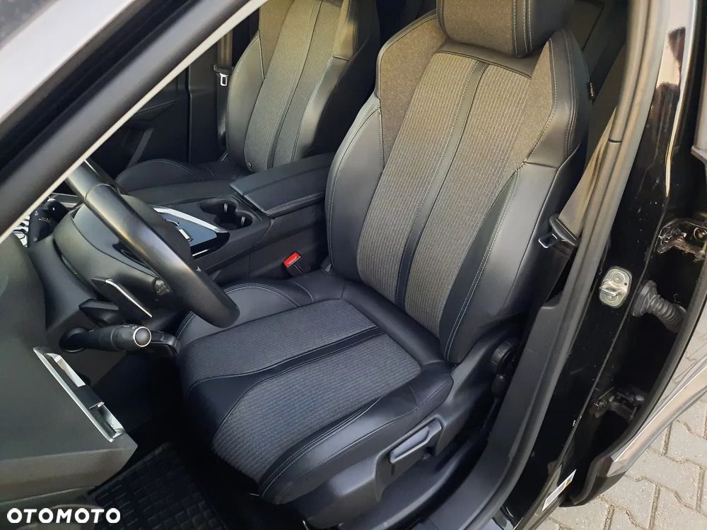 Peugeot 3008 1.6 PureTech HYbrid Allure S&S EAT8 - 17