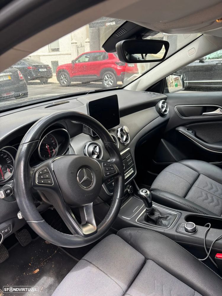 Mercedes-Benz GLA 200 Urban - 6