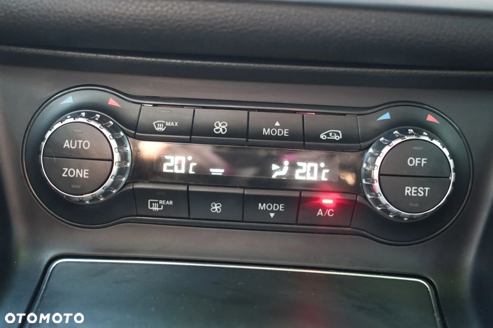 Mercedes-Benz CLA 200 d 4-Matic - 20
