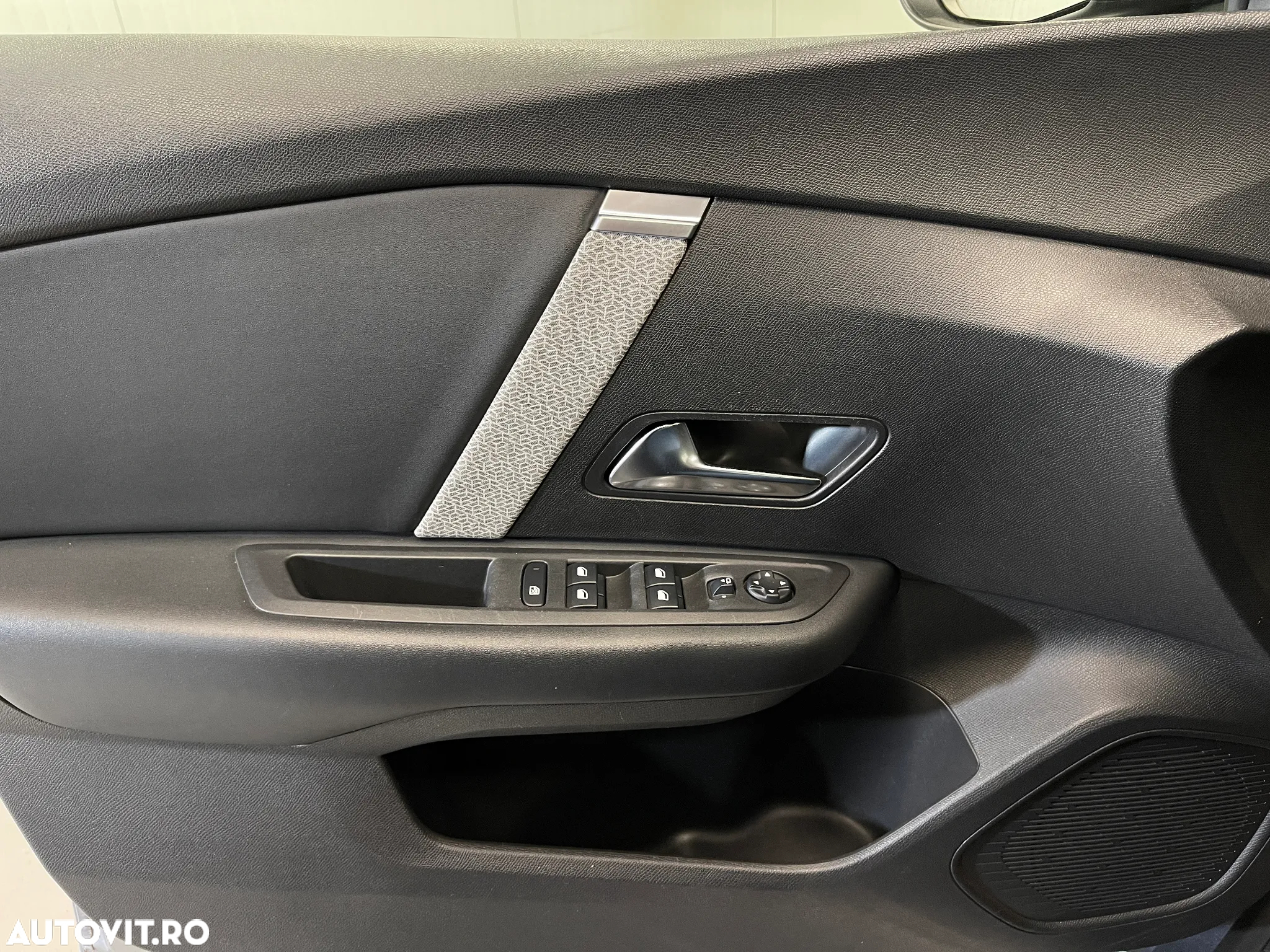 Citroën C4 1.5 BlueHDi S&S EAT8 Feel Pack - 27