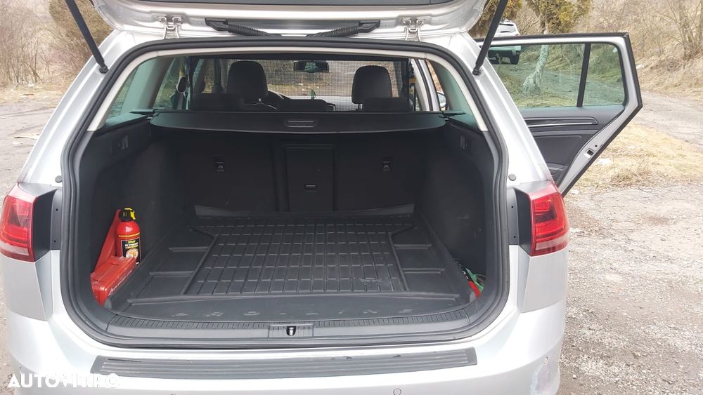 Volkswagen Golf - 22