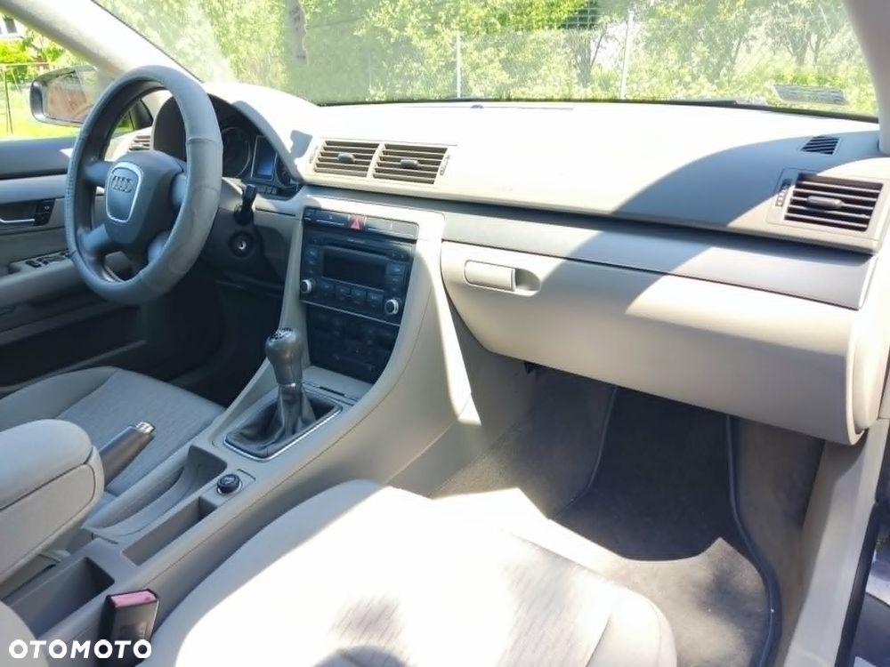 Audi A4 Limousine - 5