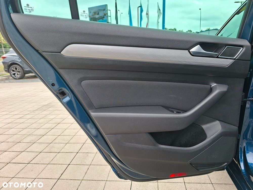 Volkswagen Passat - 12