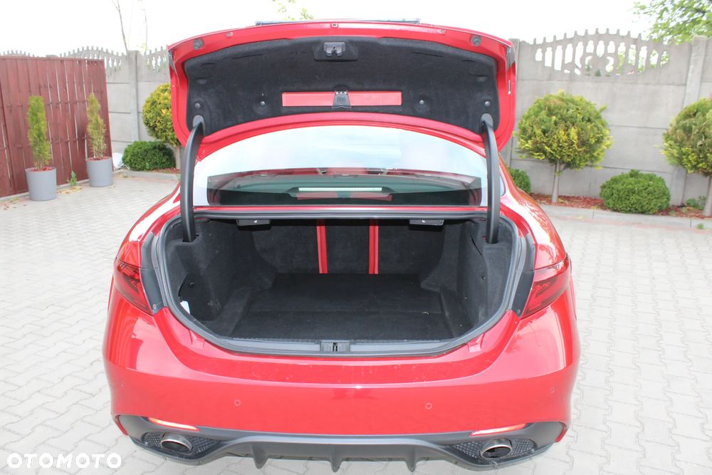Alfa Romeo Giulia 2.0 Turbo 16V AT8-Q4 Veloce Ti - 33