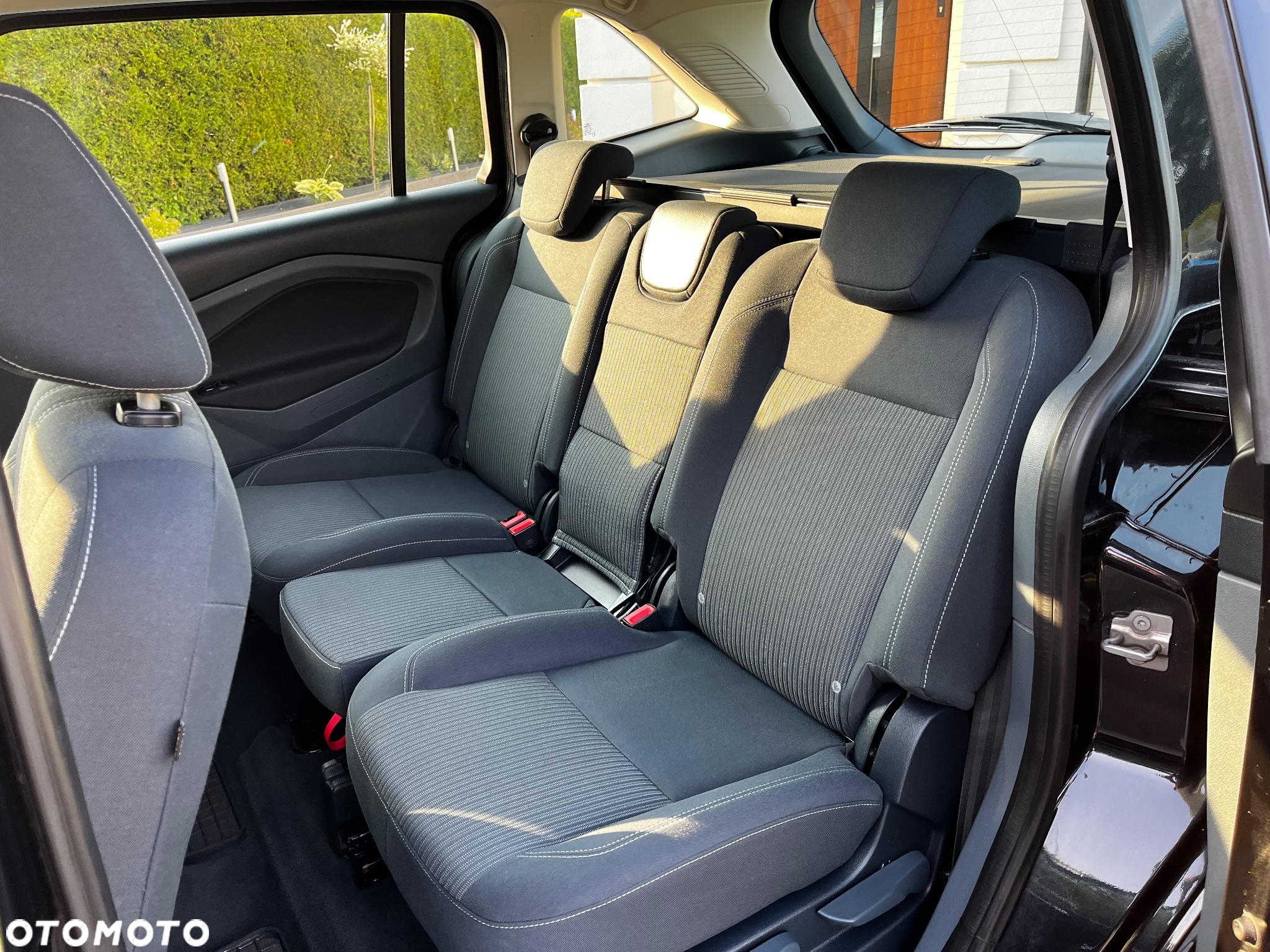 Ford Grand C-MAX - 17