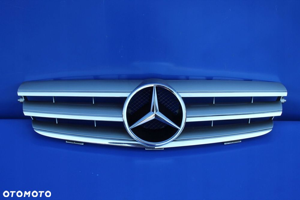 Grill atrapa Oryginał stan BDB OE Mercedes CLK W209 Lift A2098800123 - 10