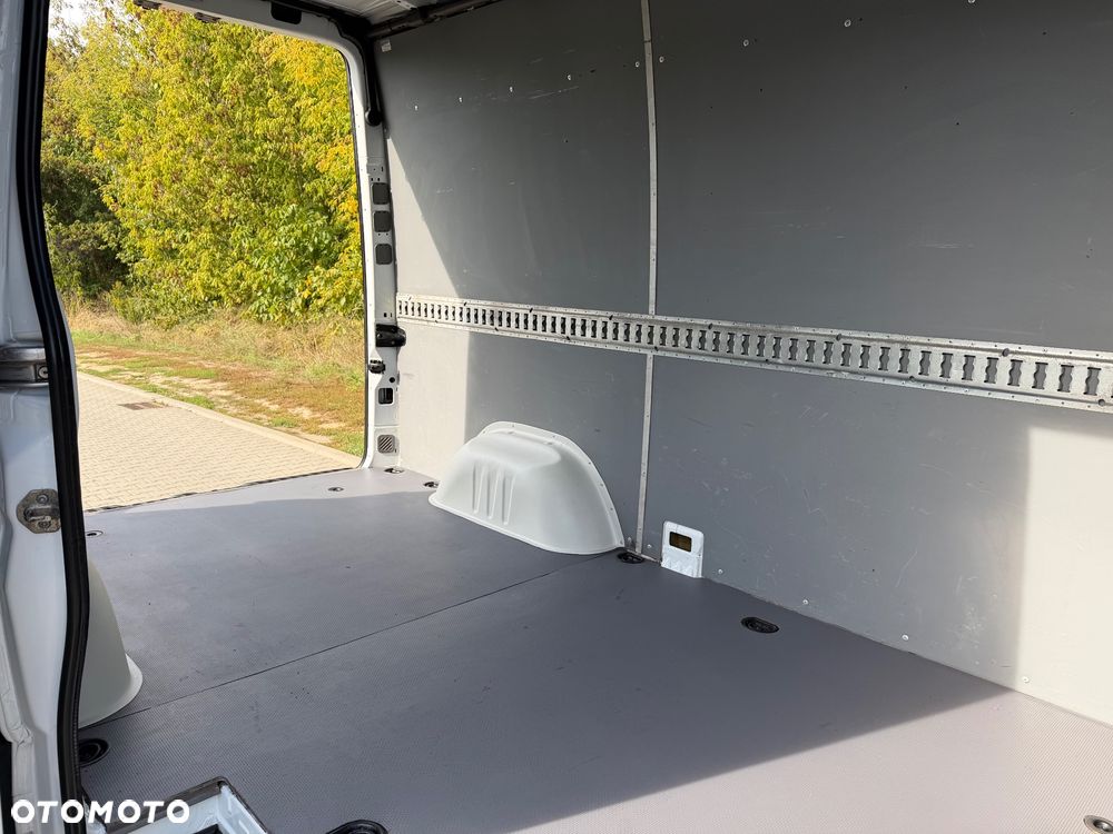 Mercedes-Benz SPRINTER - 32