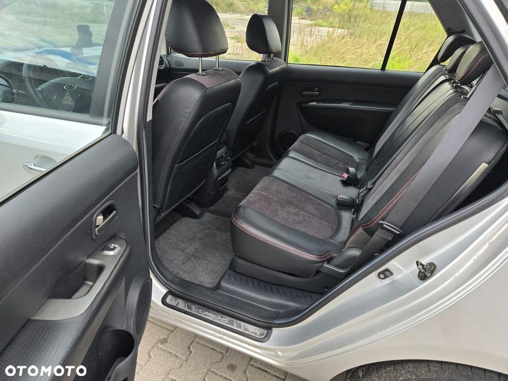 Kia Carens - 7