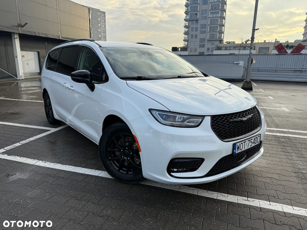 Chrysler Pacifica - 2