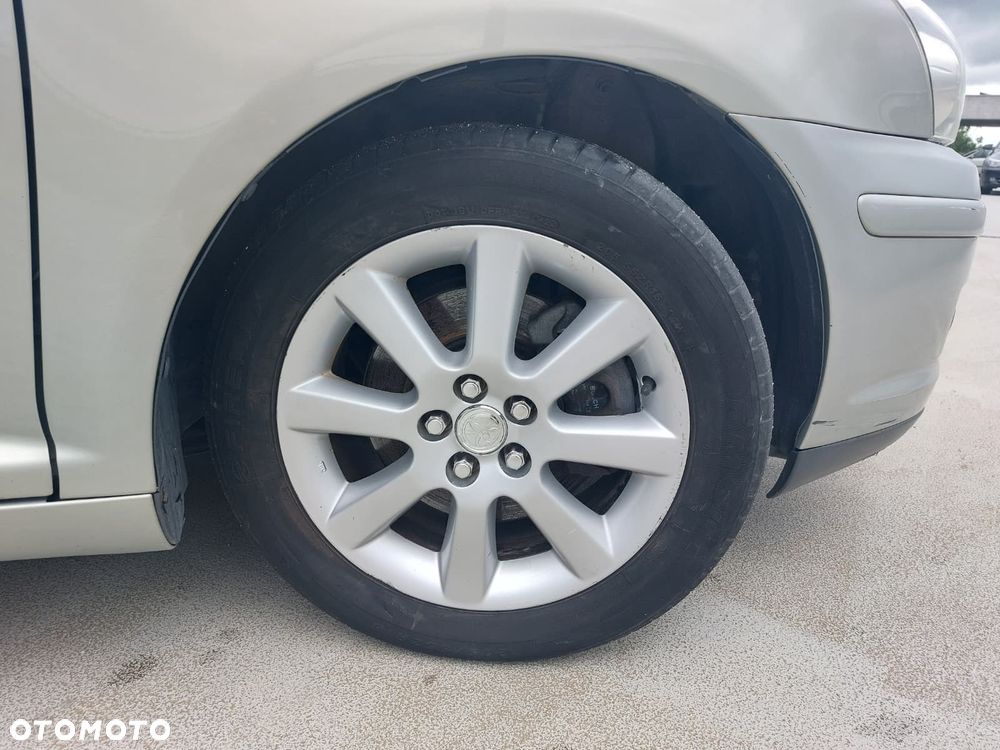Toyota Avensis 2.0 D-4D - 14