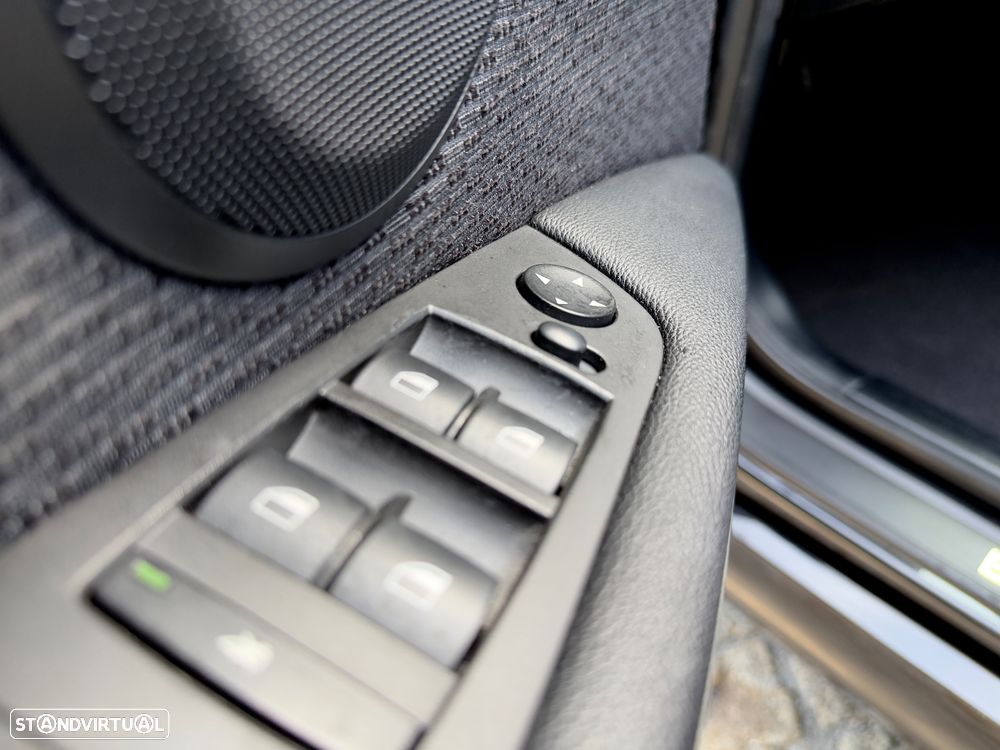 BMW 320 d Navigation Sport - 39