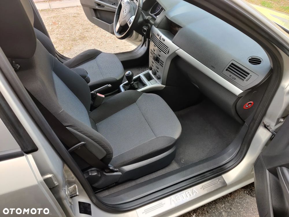 Opel Astra 1.6 Color Edition - 23
