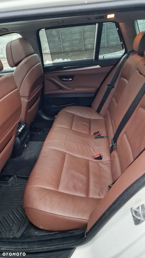 BMW Seria 5 525d xDrive Luxury Line - 28