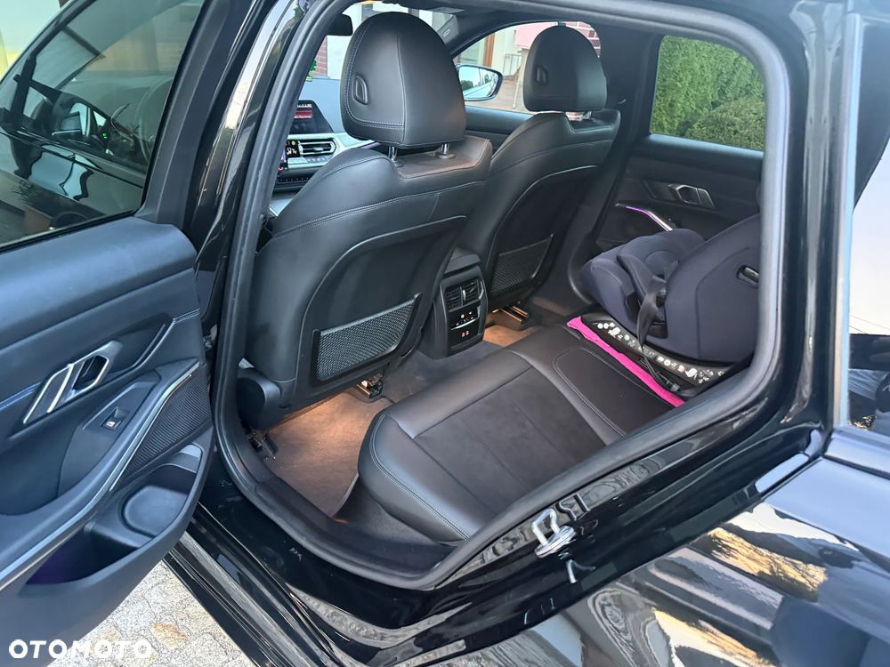 BMW Seria 3 320d xDrive MHEV M Sport sport - 16