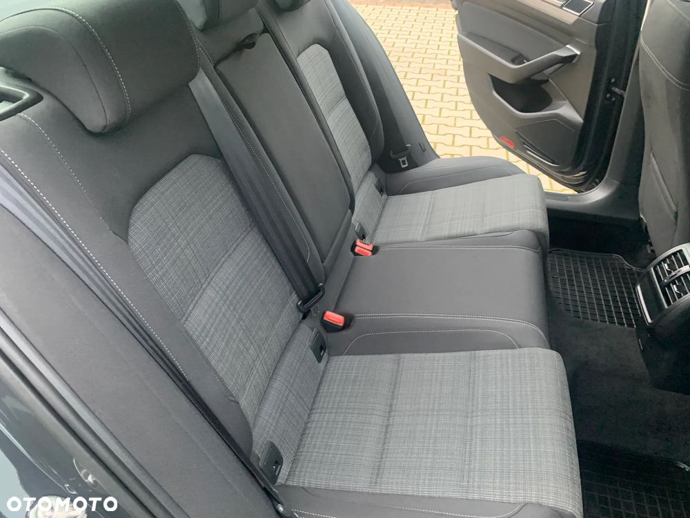 Volkswagen Passat 2.0 TDI EVO Business DSG - 17